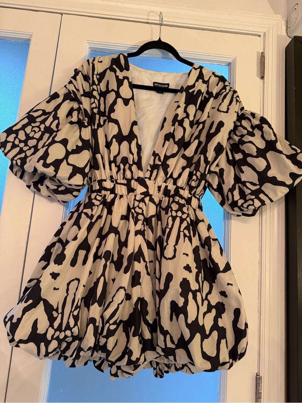 PrettyLittleThing Black & Cream Abstract Bubble Tunic